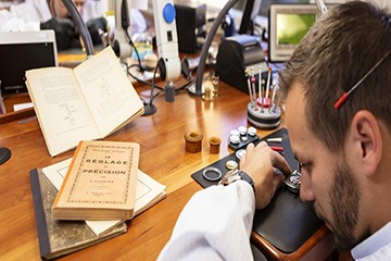 上海百达翡丽腕表官方售后维修服务